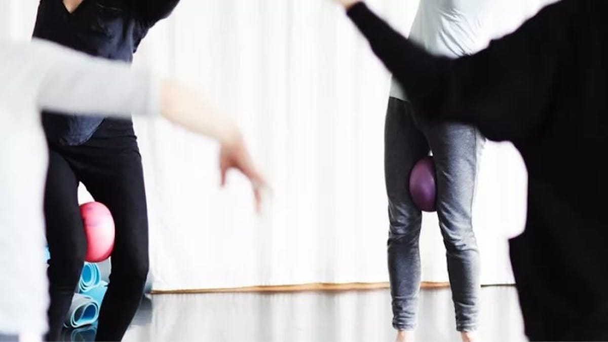 Blid bevidst bevægelse af bindevævet med Fascial Flow®